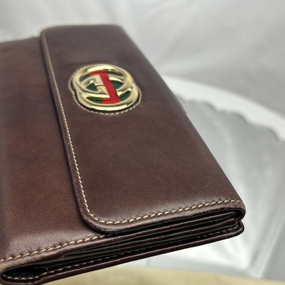 Gucci Interlocking GG Signature Wallet - Picture 7 of 17